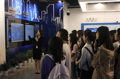 文學與新聞傳播學院名企行 海信新研發中心探訪之旅